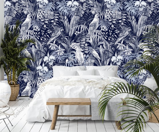 Wizualizacja tapety do pokoju dziennego, sypialni, salonu, przedpokoju, biura. Granatowo-biała tapeta przedstawia papugi w dżungli, siedzące na gałęzi, wśród tropikalnych roślin i owoców.