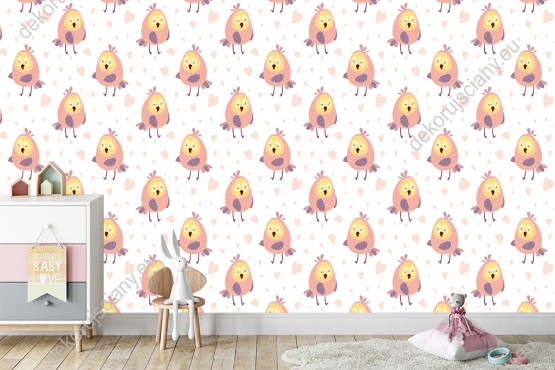 Wizualizacja tapety na ścianę do pokoju dziecięcego w słodkie, śpiące sowy wśród różowych serc, na białym tle.