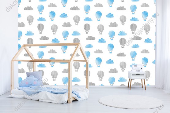 Wizualizacja tapety na ścianę do pokoju dziecięcego w szare i niebieskie, latające balony i chmury, na białym tle.