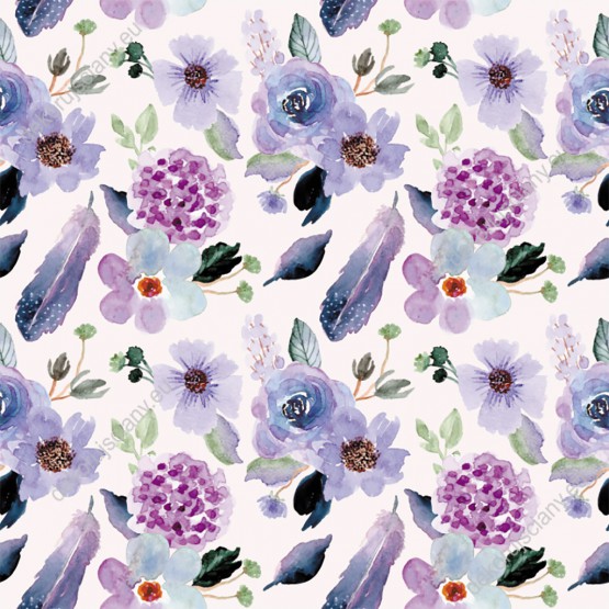 Wizualizacja tapety, purpurowe kwiaty i pióra na białym tle.