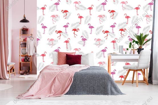 Wizualizacja tapety do pokoju dziecięcego, młodzieżowego, sypialni w tropikalnym klimacie. Tapeta w różowe flamingi i szare egzotyczne liście, na białym tle.