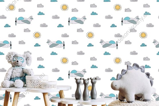 Wizualizacja tapety Tapeta na ścianę do pokoju dziecięcego, w szaro-niebieskie samoloty i chmury, oraz żółte słońce, na białym tle.