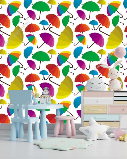 Wizualizacja tapety do pokoju dziecięcego i młodzieżowego. Kolorowe, żółte, fioletowe, zielone czerwone i tęczowe parasole, na białym tle.