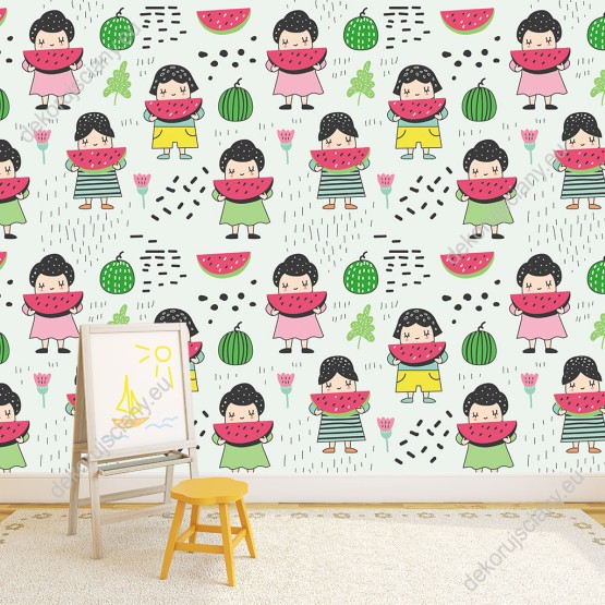 Wizualizacja tapety na ścianę do pokoju dziecięcego. Tapeta przedstawia małe dziewczynki w zielonych sukienkach, które jedzą arbuza, tło seledynowe.