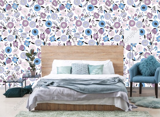 Wizualizacja tapety do pokoju dziecięcego i młodzieżowego, pokoju dziennego, sypialni, salonu, przedpokoju, biura. Różowe, fioletowe i niebieskie kwiaty oraz liście, na białym tle.