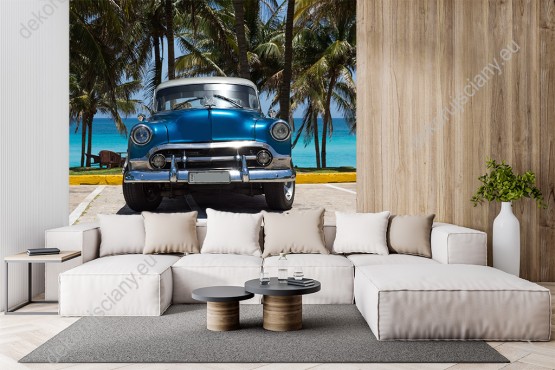 Wizualizacja fototapety z amerykańskim samochodem, marki Chevrolet, zaparkowany przy plaży na Kubie. Fototapeta do pokoju młodzieżowego, salonu, sypialni, pokoju dziennego, gabinetu, biura.