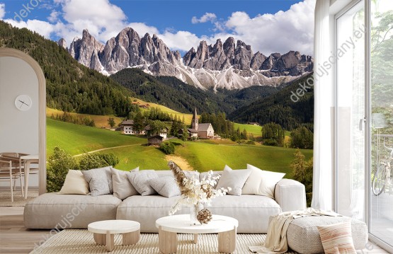 Wizualizacja fototapety z widokiem górskich szczytów Dolomitów w Alpach. Fototapeta do salonu, sypialni, biura, gabinetu, przedpokoju, jadalni.