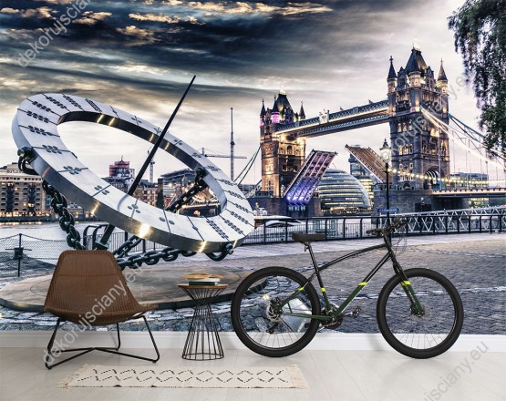 Wizualizacja fototapety z widokiem na podniesiony Most Londyński (London Bridge) o zmierzchu. Fototapeta do pokoju dziennego, młodzieżowego, sypialni, salonu, biura, gabinetu, przedpokoju i jadalni.