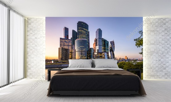 Wizualizacja fototapety z widokiem na nowoczesne Centrum Biznesowe w Moskwie o zachodzie słońca. Fototapeta do pokoju dziennego, sypialni, salonu, biura, gabinetu, przedpokoju i jadalni.