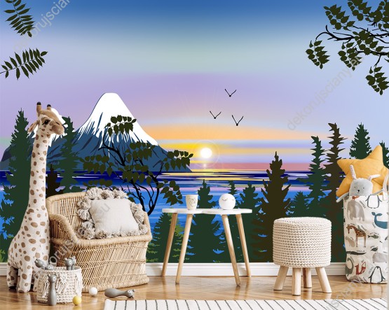 Wizualizacja fototapety do pokoju dziennego, dziecięcego, młodzieżowego, sypialni, salonu, biura. Fototapet z widokiem na malowane jezioro w zielonym lesie na tle gór i zachodzącego słońca.