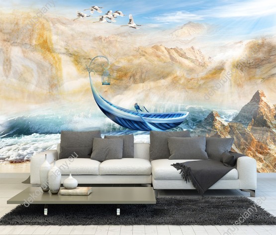 Wizualizacja fototapety przedstawia niebieską łódź z latarnią niesioną przez wzburzone, morskie fale, między malowniczymi górami i stado lecących żurawi na niebie. Fototapeta do pokoju dziennego, dziecięcego, młodzieżowego, sypialni, salonu, biura.