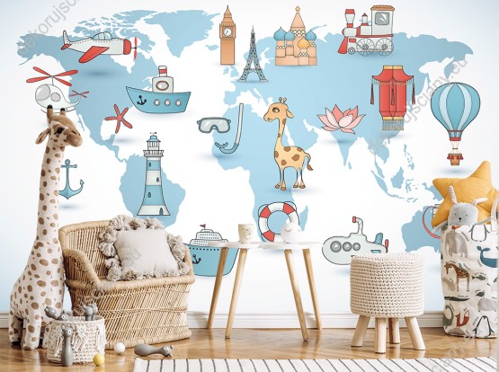 Wizualizacja fototapety do pokoju dziecięcego z niebieską mapą świata, środkami transportu i elementami podróżniczymi, na białym tle.