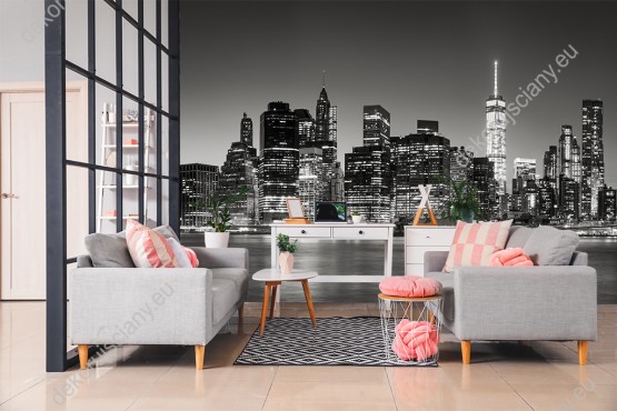 Wizualizacja czarno-białej fototapety z widokiem na wieżowce Manhattanu w USA. Fototapeta do pokoju dziennego, młodzieżowego, salonu, biura, gabinetu, sypialni, przedpokoju i jadalni.