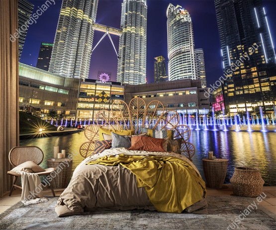 Wizualizacja fototapety z widokiem na nocne wieże w Kuala Lumpur. Fototapeta do pokoju młodzieżowego, salonu, sypialni, pokoju dziennego, gabinetu, biura, przedpokoju.