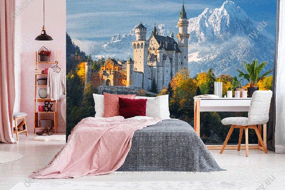 Wizualizacja fototapety z widokiem na zamek i góry, otoczony jesiennym lasem w Niemczech. Fototapeta do salonu, sypialni, pokoju dziennego, gabinetu, biura, przedpokoju, jadalni.