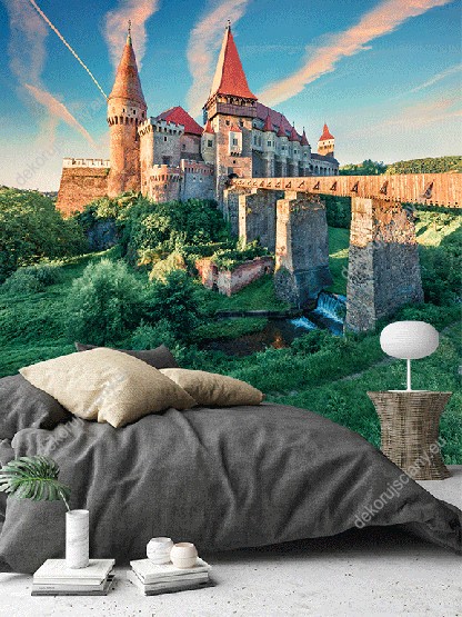 Wizualizacja fototapety z malowniczym widokiem na zamek w Rumunii. Fototapeta do salonu, sypialni, pokoju dziennego, gabinetu, biura, przedpokoju, jadalni.