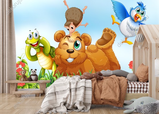Wizualizacja fototapety do pokoju dziecięcego z grupą wesołych zwierzęcych przyjaciół: misiem, ptakiem, jeżem i żółwiem. 