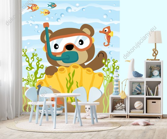 Wizualizacja fototapety do pokoju dziecięcego z misiem nurkującym w morzu.