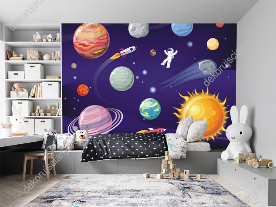 Wizualizacja fototapety do pokoju dziecięcego z motywem kosmosu. Fototapeta przedstawia kolorowe planety, astronautę i rakiety w przestrzeni kosmicznej.