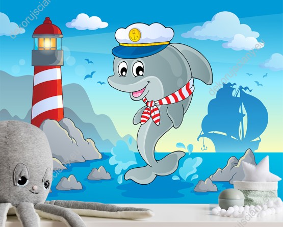 Wizualizacja fototapety do pokoju dziecięcego ze skaczącym delfinem w marynarskiej czapce, na tle statku i latarni morskiej.