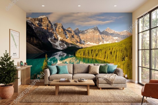 Wizualizacja fototapety z widokiem na jezioro Moraine i szczyty górskie w Park Narodowy Banff, w Kanadzie. Fototapeta przeznaczona do salonu, sypialni, pokoju młodzieżowego, gabinetu czy biura.