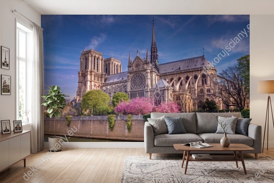 Wizualizacja fototapety z widokiem na Katedrę Notre-Dame w Paryżu wiosną. Rodzaj takiej fototapety świetnie sprawdzi się w pokoju dziennym, salonie, sypialni, przedpokoju, jadalni, biurze.