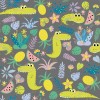 Wizualizacja tapety do pokoju dziecię w wesołe, zielone krokodyle i rośliny z dżungli, na ciemno-szarym tle.