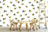 Wizualizacja tapety na ścianę do pokoju dziecięcego. Tapeta w abstrakcyjne żółto-niebieskie ptaki, na białym tle.