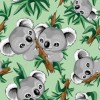 Wizualizacja tapety na ścianę do pokoju dziecięcego o tematyce zwierzęcej. Tapeta w misie koala na zielonym tle. Misie jedzą liście eukaliptusa.