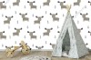Wizualizacja tapety do pokoju dziecięcego. Tapeta w stylu skandynawskim przedstawia łosie w lesie, na białym tle.
