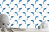 Wizualizacja tapety na ścianę do pokoju dziecięcego w skaczące, niebieskie delfiny i delikatne muszle oraz rozgwiazdy, na białym tle.