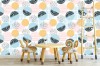 Wizualizacja tapety do pokoju dziecięcego, młodzieżowego, sypialni, biura w abstrakcyjne kule zdobione geometrycznymi wzorami. Na tapecie dominują kolory: czarny, niebieski, żółty oraz różowy.