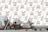 Wizualizacja tapety na ścianę do pokoju dziecięcego z motywem zimowym. Na tapecie są misie, pingwiny, jelonki i pieski okręcone ciepłymi, różowymi szalikami.