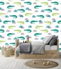 Wizualizacja tapety na ścianę do pokoju dziecięcego w śpiące, zielone krokodyle i niebieskie chmury, na białym tle.