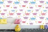 Wizualizacja tapety na ścianę do pokoju dziecięcego w pływające, różowe, niebieskie i fioletowe papierowe statki, na białym tle.