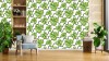 Wizualizacja tapety do pokoju dziennego, sypialni, salonu, przedpokoju, biura  z motywem tropikalnym. Tapeta przedstawia zielone liście egzotycznych roślin i czarne szlaczki, na białym tle.