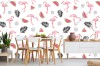 Wizualizacja tapety do pokoju dziecięcego, młodzieżowego, sypialni z motywem tropikalnym. Tapeta przedstawia różowe flamingi, arbuzy i czarne liście, na białym tle.