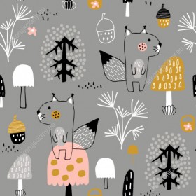 Wzornik tapety przeznaczonej do pokoju dziecięcego. Tapeta prezentuje abstrakcyjny las z wiewiórkami, drzewami, grzybami i żołędziami w kolorach czarnym, białym, złotym i różowym, na szarym tle.