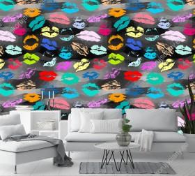 Wizualizacja tapety na ścianę do pokoju dziennego, młodzieżowego, sypialni, salonu. Tapeta przedstawia kolorowe usta, na czarnoszarym geometrycznym tle.