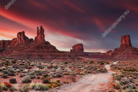 Wzornik fototapety z widokiem na góry o czerwonej barwie zwane Doliną Bogów w stanie Utah w Ameryce. Fototapeta do pokoju dziennego, sypialni, salonu, biura, gabinetu, przedpokoju i jadalni.