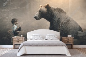 Wizualizacja fototapety prezentuje małą dziewczynkę z pluszowym misiem i niedźwiedzia w zamglonym lesie. Fototapeta do pokoju dziennego, dziecięcego, młodzieżowego, sypialni, salonu, przedpokoju, biura.