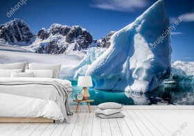 Wizualizacja fototapety w zimowej scenerii z widokiem na góry lodowe Islandii pokryte śniegiem. Fototapeta do pokoju dziennego, sypialni, salonu, biura, gabinetu, przedpokoju i jadalni.
