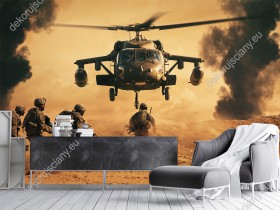 Wizualizacja fototapety o tematyce wojennej. Żołnierze biegną do helikoptera na polu bitwy. Fototapeta do pokoju młodzieżowego, salonu, sypialni, biura, przedpokoju.