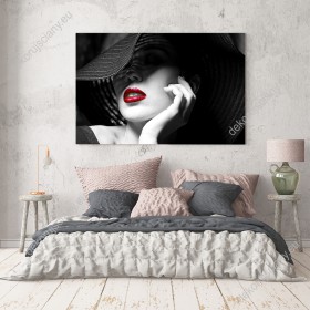 Wizualizacja obrazu z tajemniczą kobietą o namiętnie czerwonych ustach. Obraz do pokoju dziennego, sypialni, salonu, biura, gabinetu w kolorach czarno-białych.