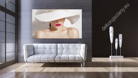Wizualizacja obrazu z twarzą kobiety skrywającą się pod rondlem dużego, białego kapelusza. Obraz do pokoju dziennego, sypialni, salonu, biura, gabinetu.