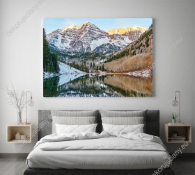 Wizualizacja obrazu z widokiem na zimowe góry, położone u stóp jezioro Maroon o wschodzie słońca, w USA. Obraz do pokoju dziennego, sypialni, salonu, biura, gabinetu, przedpokoju i jadalni.