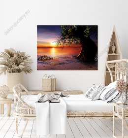 Wizualizacja obrazu z barwnym zachodem słońca na nieznanej plaży. Obraz na ścianę do pokoju dziennego, salonu, sypialni, biura, gabinetu, przedpokoju, jadalni.