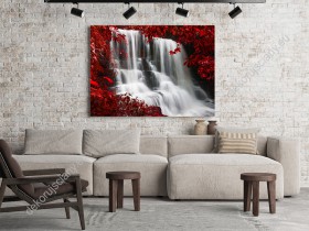 Wizualizacja obrazu z widokiem na wspaniały wodospad i zdobiące go czerwone, jesienne liście. Obraz do pokoju dziennego, salonu, sypialni, gabinetu, biura, przedpokoju i jadalni.