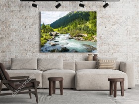 Wizualizacja obrazu z widokiem na rzekę płynącą przez wiosenny, górski krajobraz. Obraz do pokoju dziennego, sypialni, salonu, gabinetu, biura, przedpokoju i jadalni.
