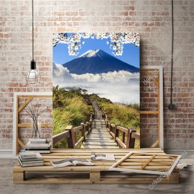 Wizualizacja obrazu z widokiem na drewniany most w porze wiosennej, a w tle góra u stóp, której unoszą się pierzaste chmury. Obraz do pokoju dziennego, salonu, sypialni, przedpokoju i jadalni.